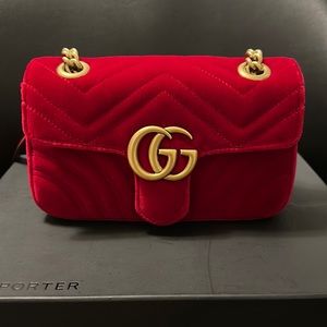 GUCCI
Velvet Matelasse Mini GG Marmont Shoulder Bag Hibiscus Red